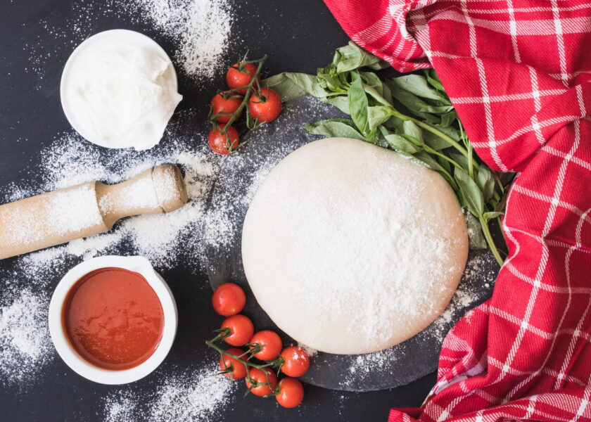 Pizza cu aluat maturat 48h, blat aerat la Bella Luna București