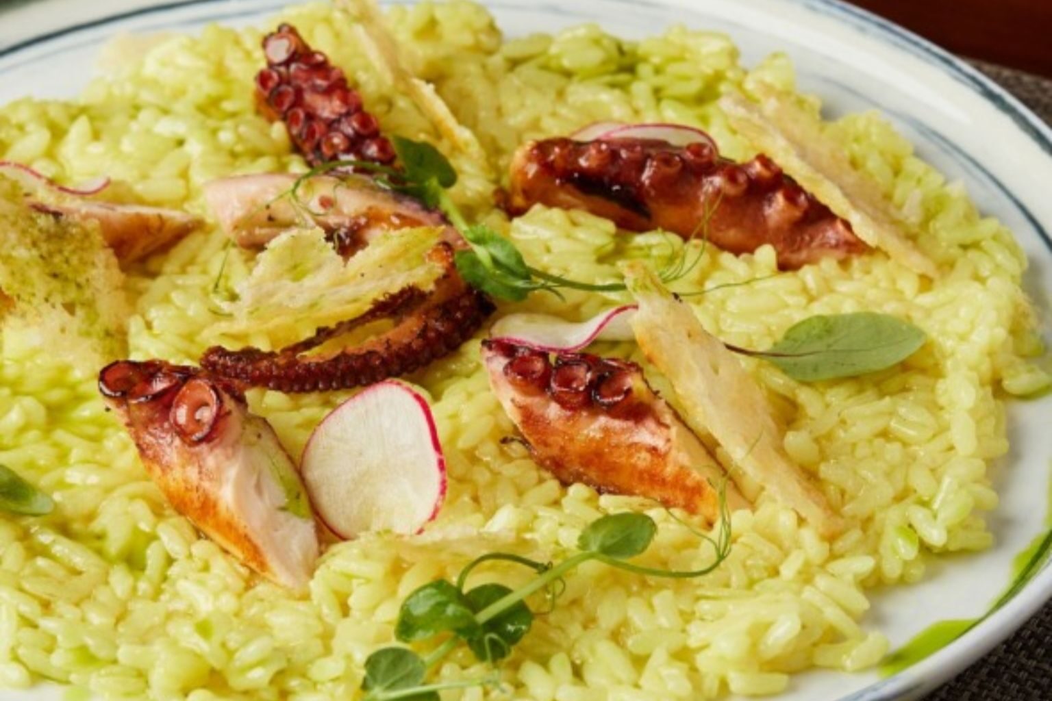 Risotto cu caracatiță în stil italian servit la Bella Luna București