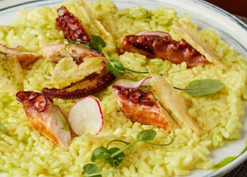 Risotto cu caracatiță în stil italian servit la Bella Luna București