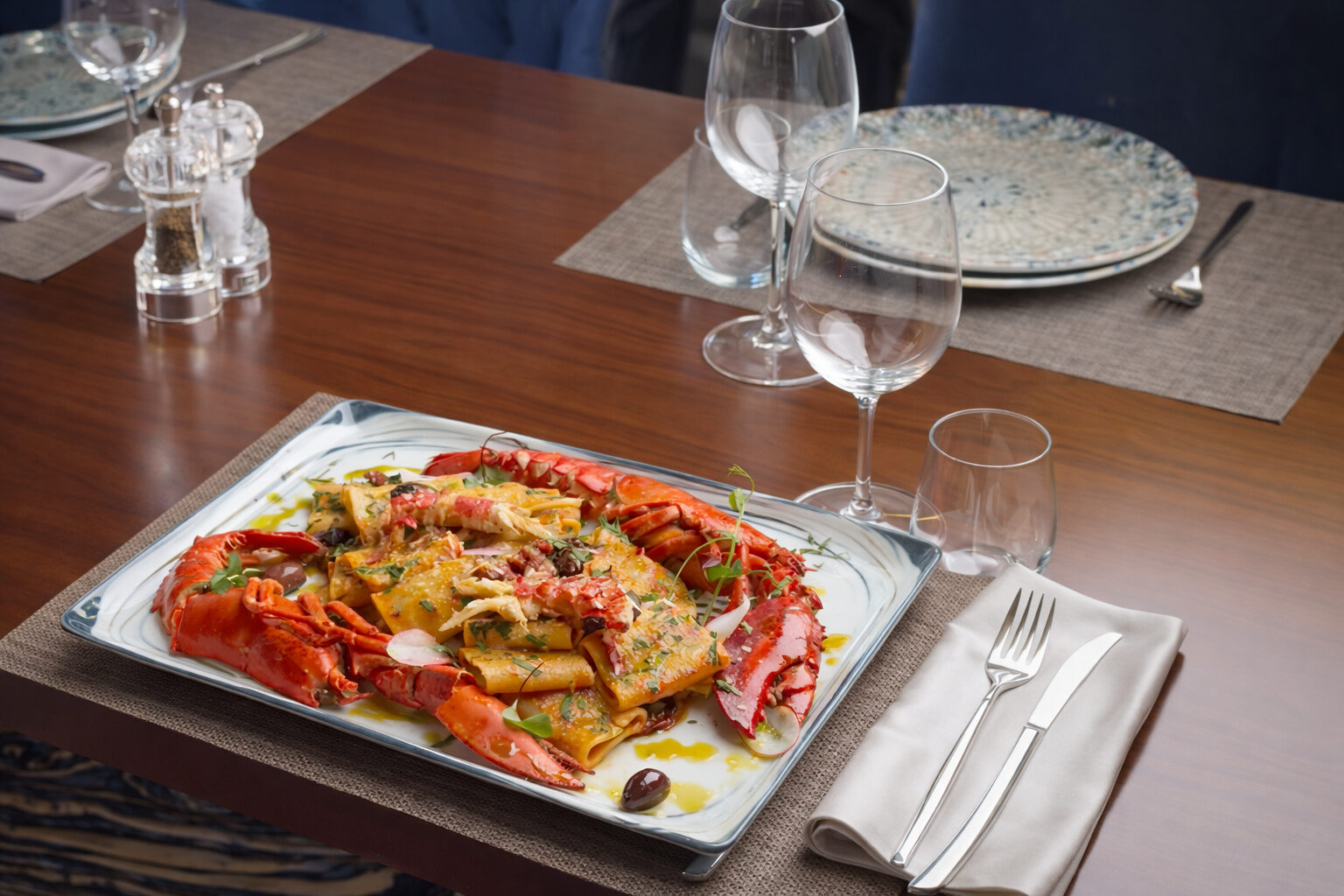 Paccheri cu homar servit în restaurant italian București Bella Luna