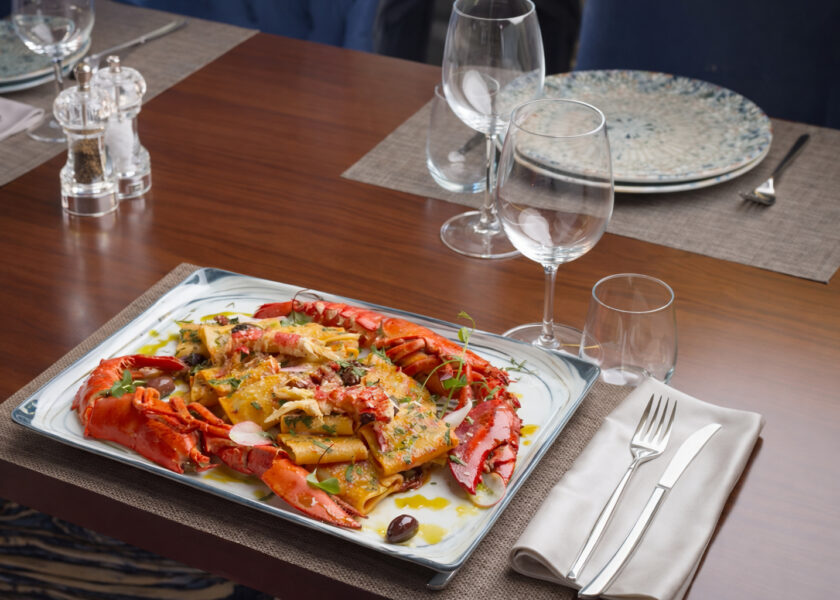 Paccheri cu homar servit în restaurant italian București Bella Luna